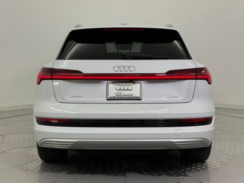 Used 2022 Audi e-tron Premium image 10