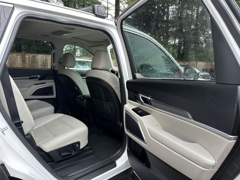 Used 2020 Kia Telluride S image 13