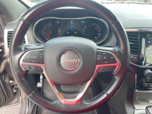 Used 2020 Jeep Grand Cherokee Altitude RWD image 7