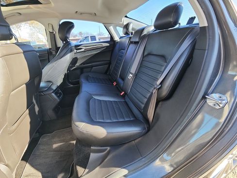 Used 2015 Ford Fusion SE w/ Equipment Group 202A image 24