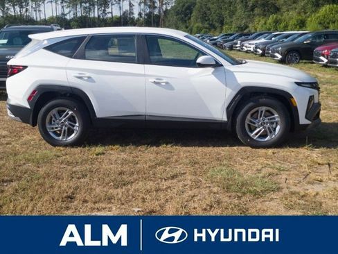 New 2026 Hyundai Tucson SE image 4