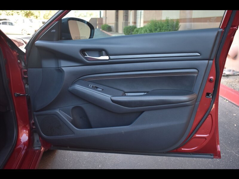 Used 2022 Nissan Altima 2.5 SR FWD image 35