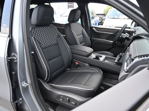 New 2026 GMC Acadia Denali w/ Super Cruise Package FWD image 27