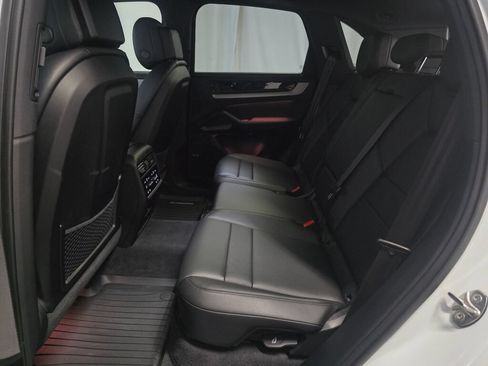 Certified 2025 Porsche Cayenne S AWD/4WD image 21