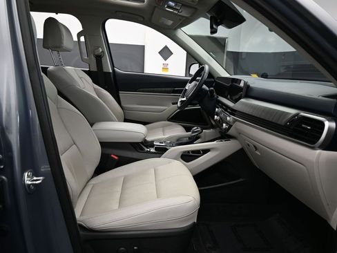 Used 2024 Kia Telluride EX w/ EX Captain's Chair Package image 50