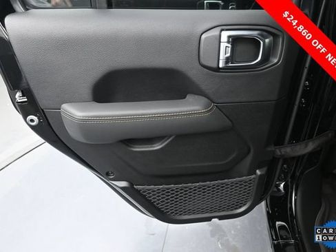 Used 2025 Jeep Gladiator Sport w/ Premium Package AWD/4WD image 31