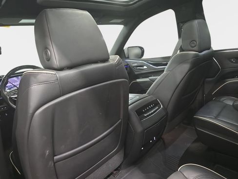 Used 2023 Cadillac Escalade ESV Sport w/ LPO, ONYX Package AWD/4WD image 10