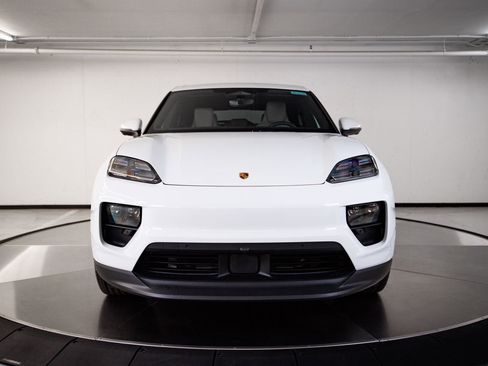 New 2026 Porsche Macan Electric RWD image 10