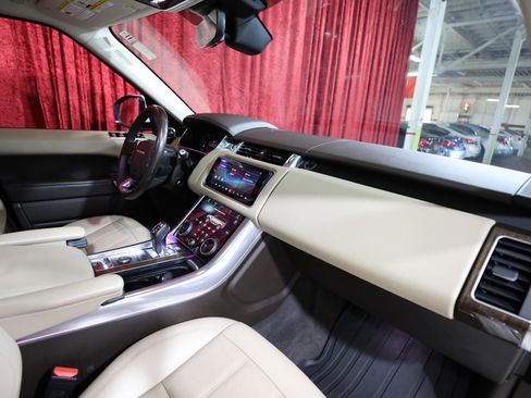 Used 2019 Land Rover Range Rover Sport HSE image 28
