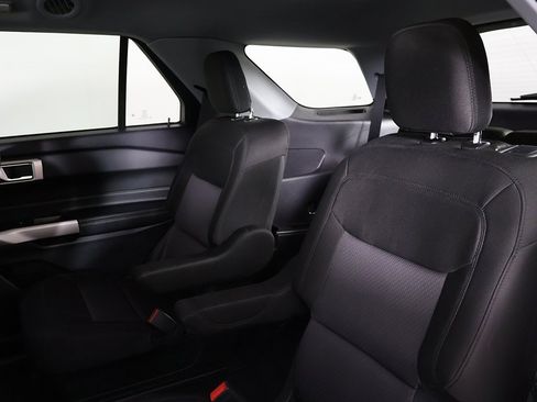 Used 2022 Ford Explorer XLT image 27