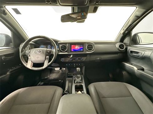 Used 2018 Toyota Tacoma TRD Sport image 3