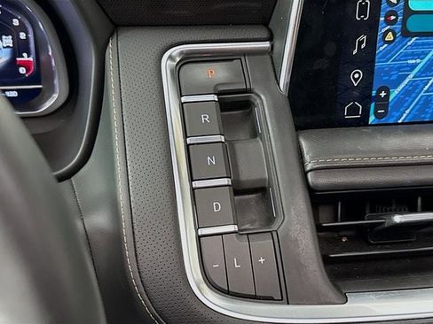 Used 2023 GMC Yukon XL AT4 w/ Technology Package image 18