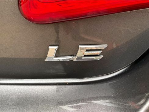 Used 2010 Toyota Camry FWD image 9