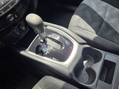 Used 2016 Nissan Rogue S image 17