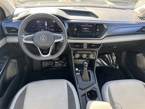 Certified 2023 Volkswagen Taos SE w/ Panoramic Sunroof Package image 7