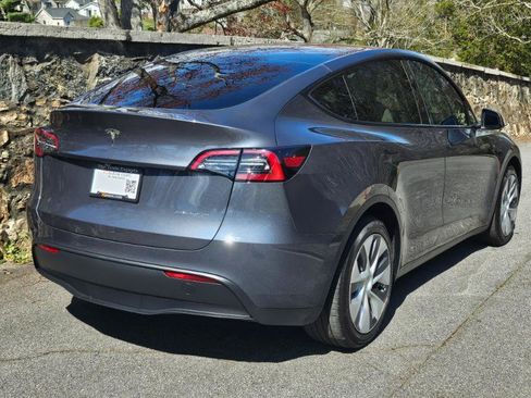 Used 2023 Tesla Model Y Long Range image 11