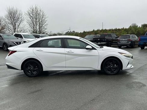 Used 2022 Hyundai Elantra SEL w/ Cargo Package image 2