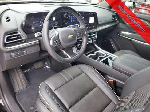 Used 2025 Chevrolet Traverse High Country image 19