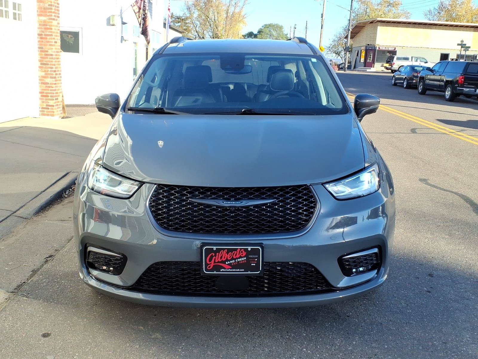 Used 2023 Chrysler Pacifica Touring-L w/ Road Tripper Package AWD/4WD image 3