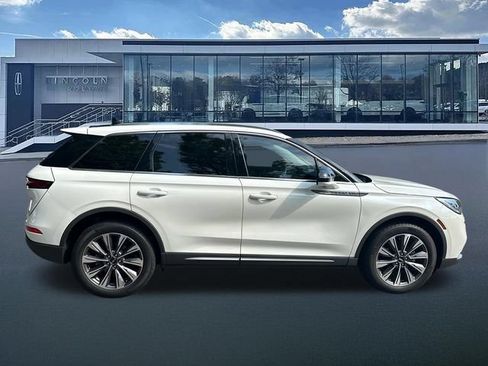 Used 2022 Lincoln Corsair Reserve w/ Elements Package FWD image 10