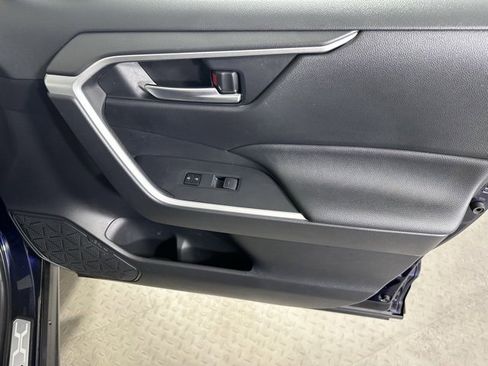 Used 2023 Toyota RAV4 SE image 9