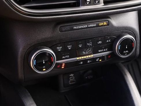 Used 2024 Ford Escape ST-Line image 18