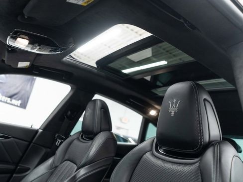 Used 2022 Maserati Levante Modena image 8