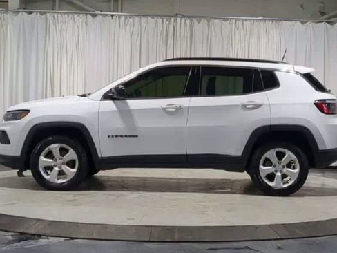 Used 2022 Jeep Compass Latitude image 5