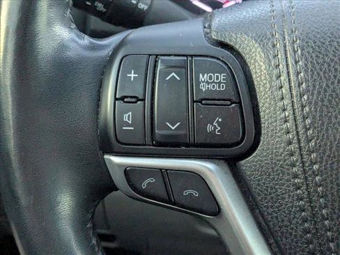 Used 2018 Toyota Highlander Limited Platinum image 4