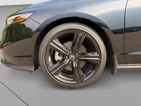 Used 2025 Honda Accord Sport image 11