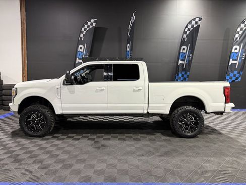 Used 2017 Ford F250 XLT image 2