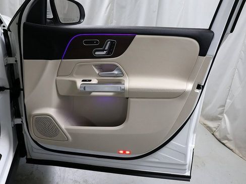 Used 2023 Mercedes-Benz GLB 250 4MATIC image 35