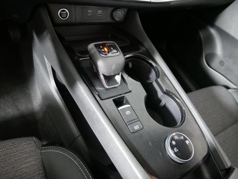 Used 2022 Nissan Rogue SV AWD/4WD image 24