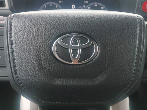 Used 2025 Toyota Tacoma TRD Off-Road AWD/4WD image 5