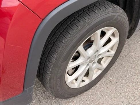 Used 2015 Jeep Cherokee Latitude FWD image 10
