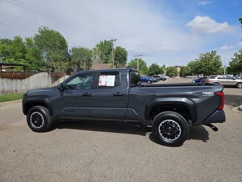 Used 2024 Toyota Tacoma TRD Off-Road AWD/4WD image 4