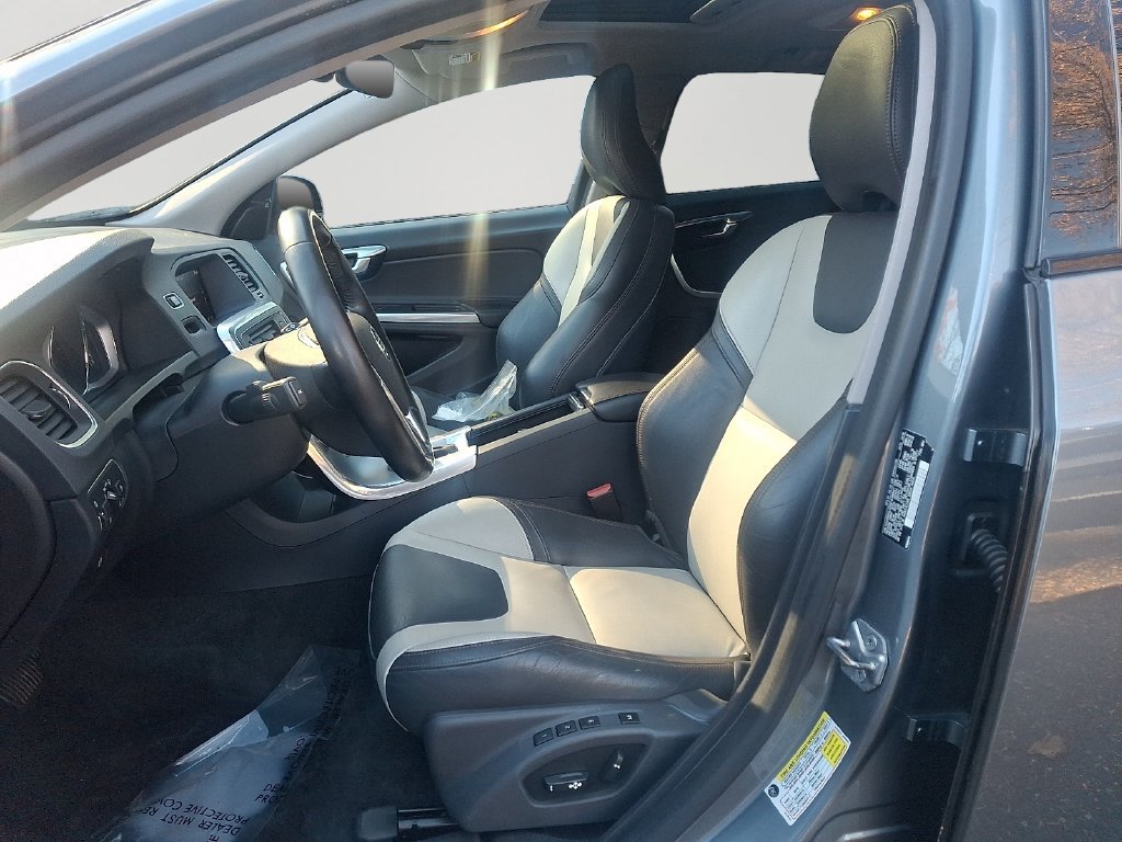 Used 2018 Volvo V60 T5 Cross Country AWD/4WD image 13