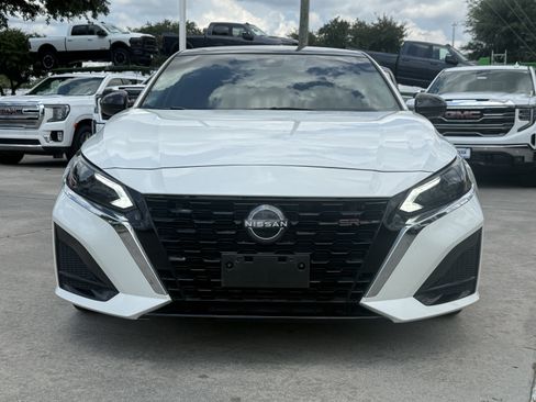 Used 2023 Nissan Altima 2.5 SV FWD image 10