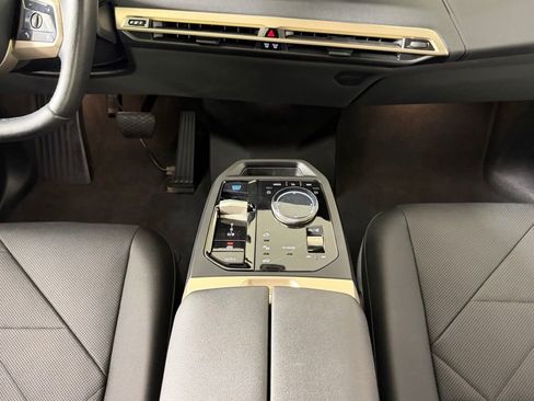 Used 2022 BMW iX xDrive50 w/ Convenience Package image 16