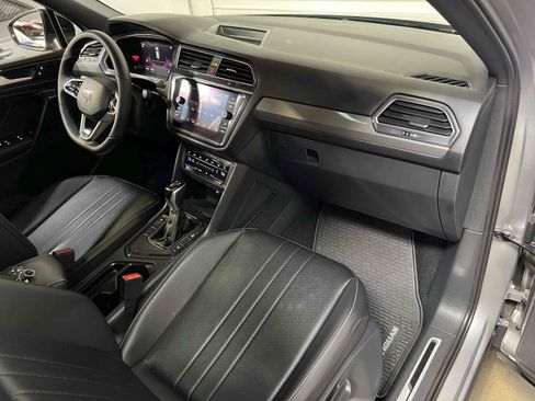 Used 2022 Volkswagen Tiguan SE R-Line FWD image 3