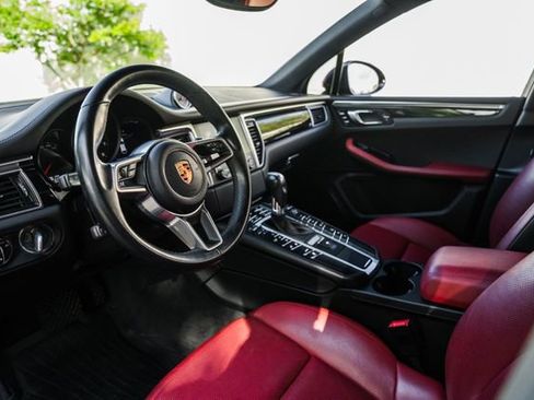 Used 2018 Porsche Macan image 2