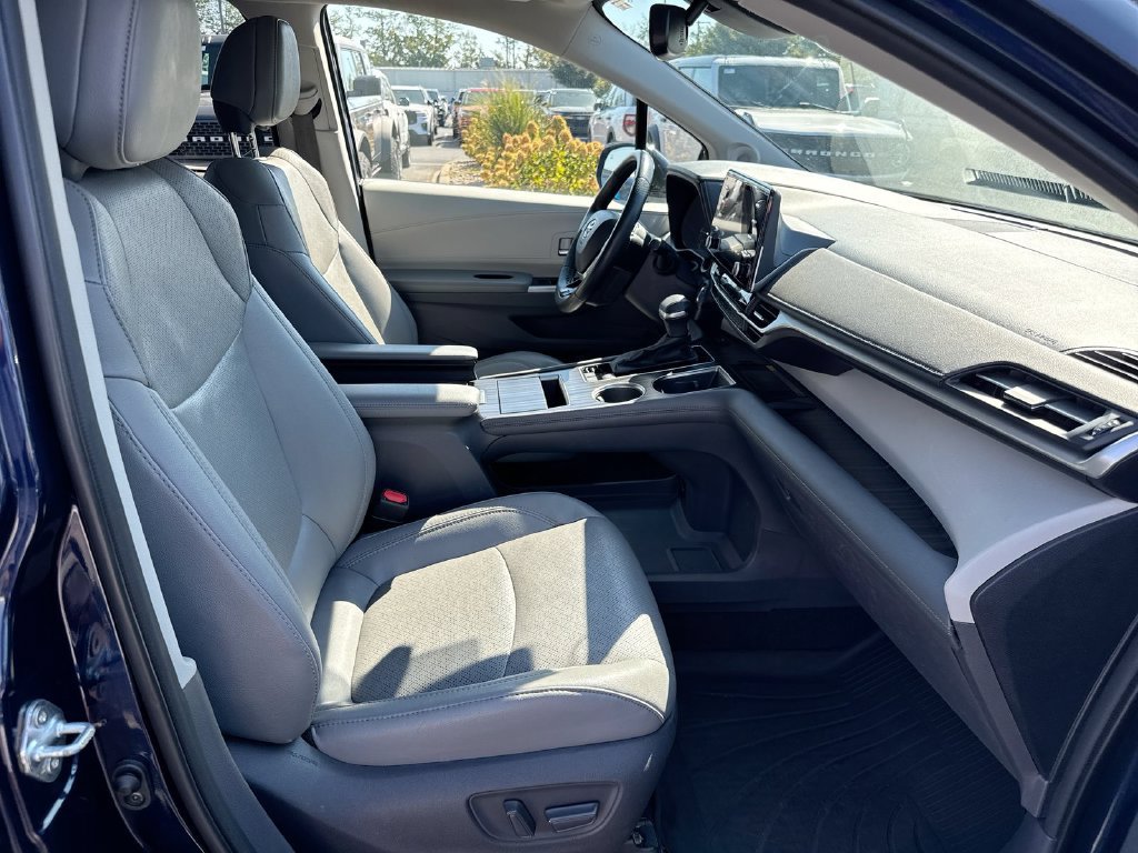 Used 2021 Toyota Sienna Limited FWD image 23