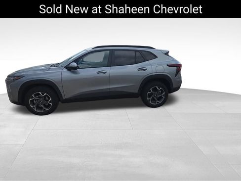 Used 2024 Chevrolet Trax LT w/ Driver Confidence Package FWD image 8