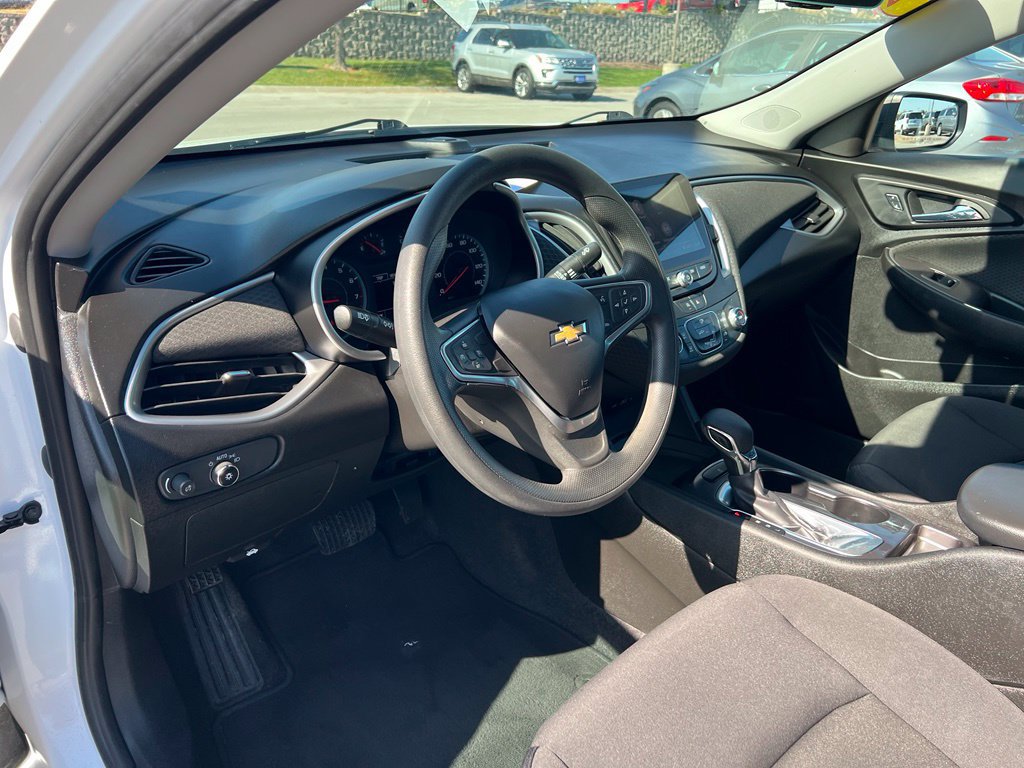 Used 2022 Chevrolet Malibu LS FWD image 18