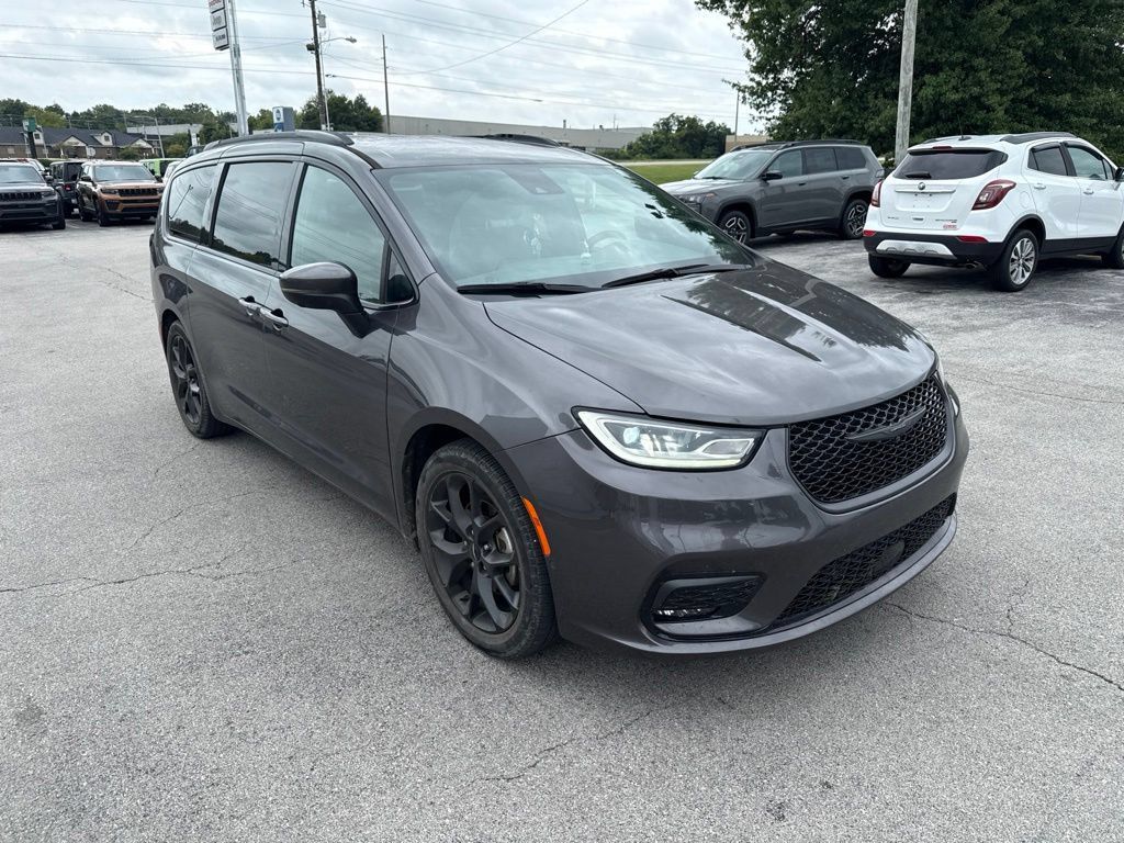 Used 2023 Chrysler Pacifica Touring-L w/ S Appearance Package FWD image 2