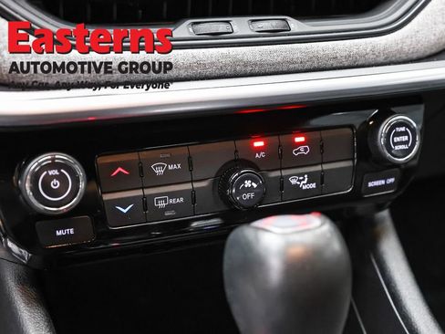 Used 2024 Jeep Compass Latitude AWD/4WD image 19