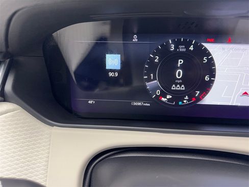 Used 2021 Land Rover Range Rover Velar R-Dynamic S image 59