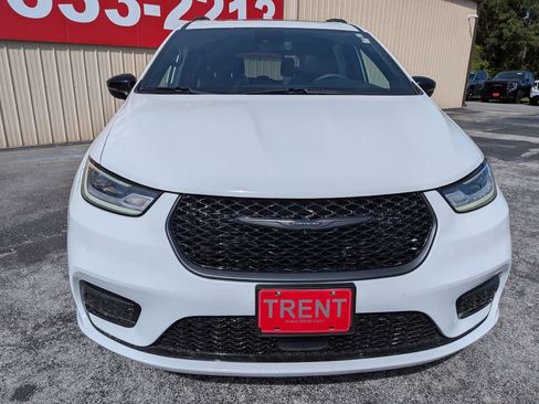 Used 2025 Chrysler Pacifica Limited FWD image 7