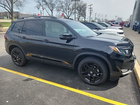 Used 2025 Honda Passport Black Edition image 2