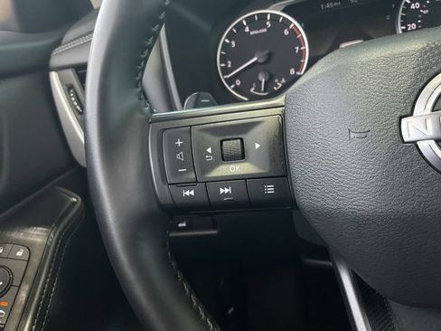 Used 2025 Nissan Rogue SV FWD image 27